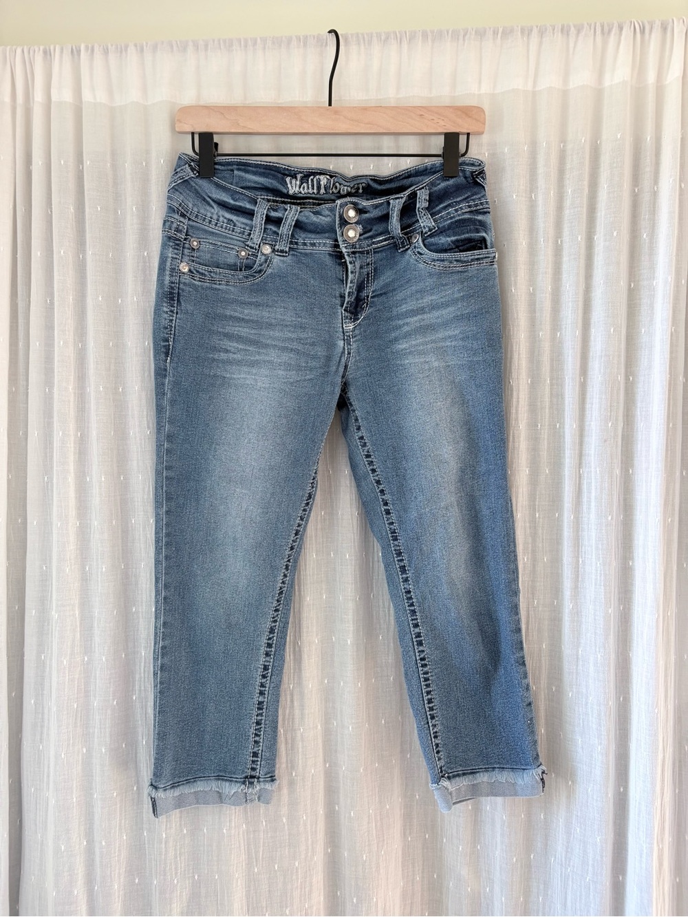 Wallflower Women's Medium Blue Capri Jeans